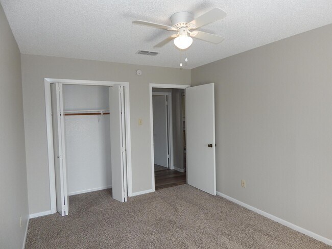 Building Photo - 4505 River Oaks Dr