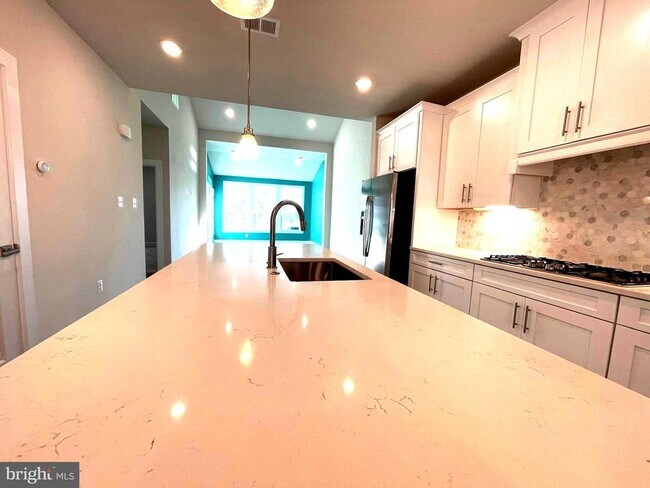 Building Photo - 33789 Freeport Dr