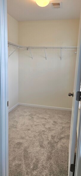 Building Photo - 401 Bear Tree Ct