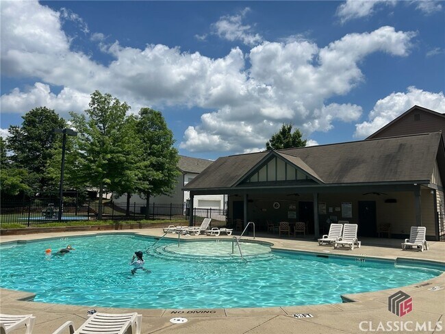 Building Photo - 305 Ridge Pointe Drive