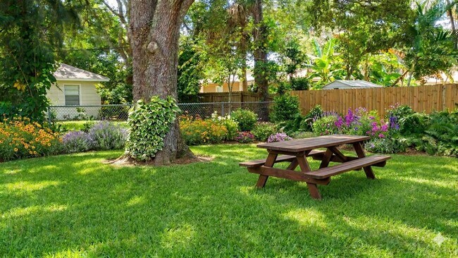 Building Photo - Updated 4-Bedroom Home for Rent in Pinellas Park | Spacious Layout | Stainless Steel Appliances