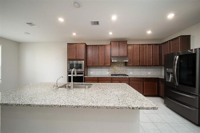Building Photo - 4715 Hollow Tree Dr