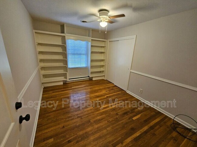 Building Photo - 3700 Miller Dr