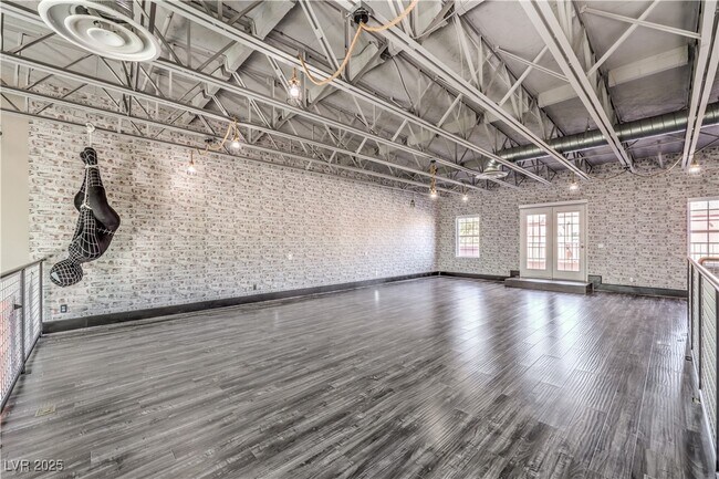 Building Photo - 5626 Deer Creek Falls Ct
