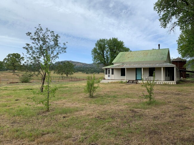 Building Photo - Gorgeous!! Peaceful Farm House - Rent INCL...