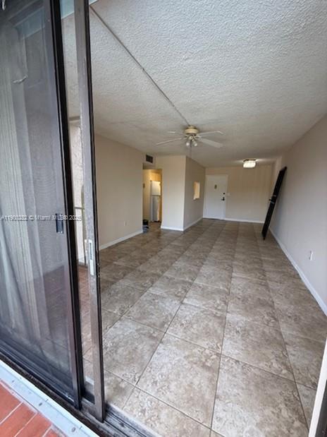 Building Photo - 9678 Fontainebleau Blvd