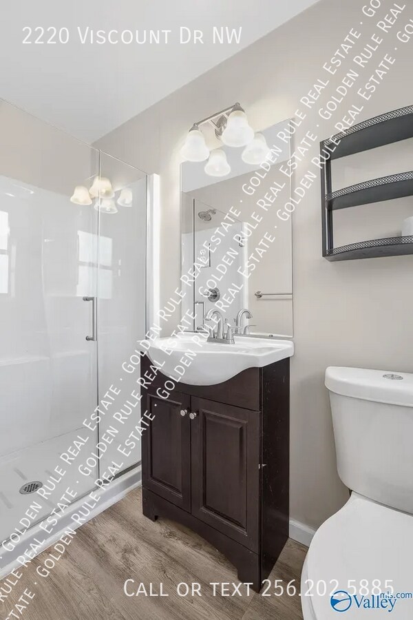 Building Photo - 2220 Viscount Dr NW