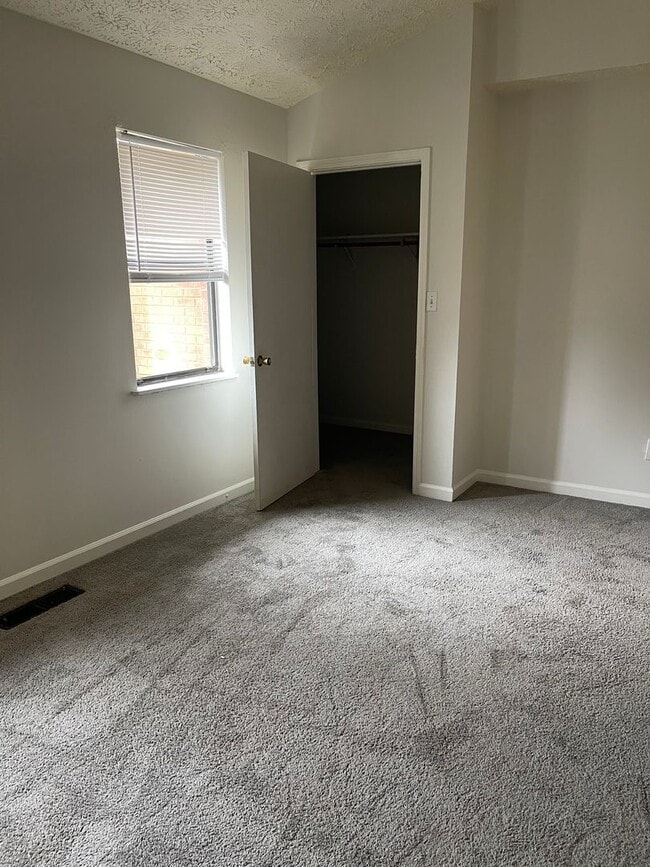 Building Photo - 2 bedroom duplex on cul-de-sac in McDonough