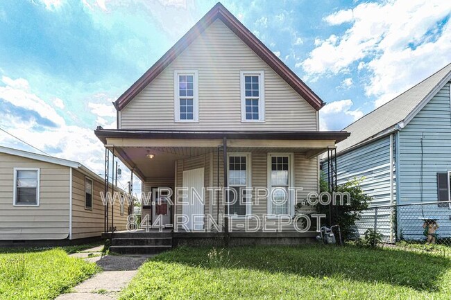 Primary Photo - 1102 Harriet St