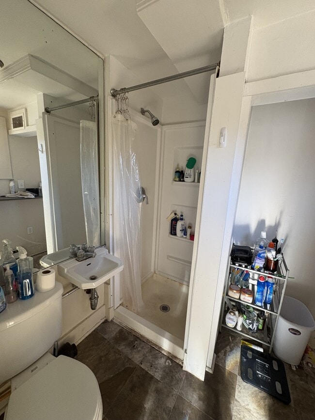 Building Photo - 109 Pelham Rd