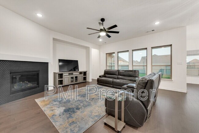 Building Photo - 2901 Little Wonder Ln
