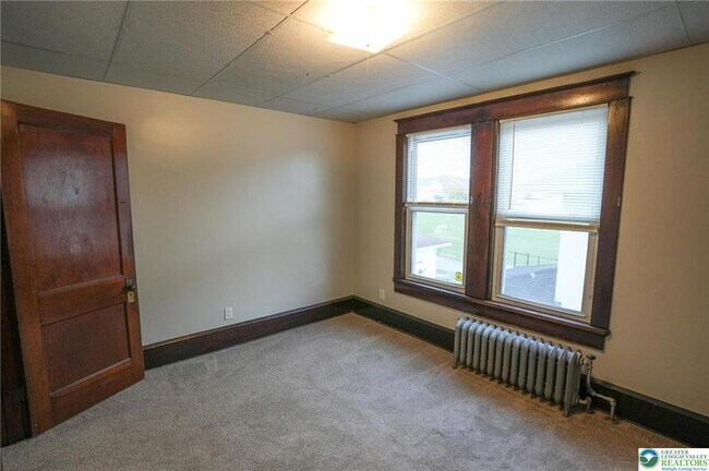 Building Photo - 628 Coal St