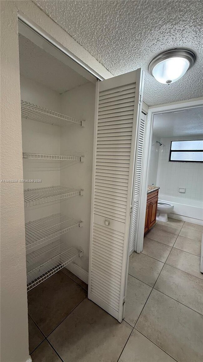 Building Photo - 1500 Lake Crystal Dr