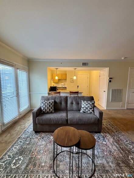 Building Photo - 221 Old Pond Ln