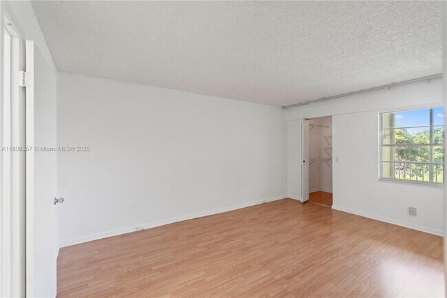 Building Photo - 300 SW 134th Way