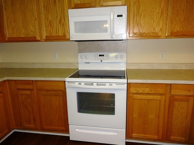 Building Photo - 554 Holiday Dr