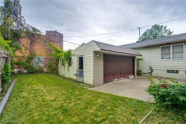 Building Photo - 934 Royal Rd
