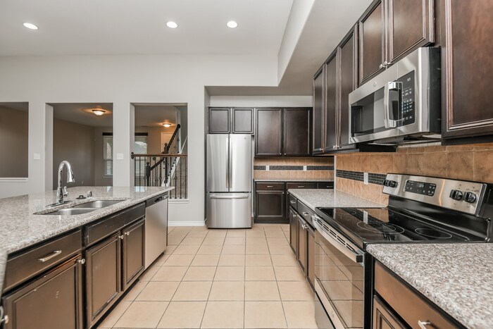 Building Photo - 8748 Maple Ridge Trail