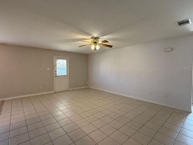 Building Photo - 1820 Fleetwood Dr