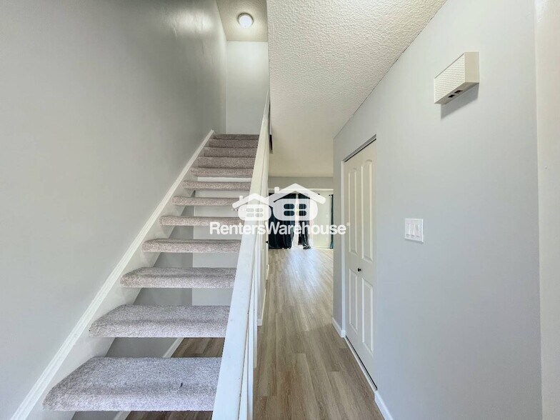 Building Photo - 5031 Clairmont Ct