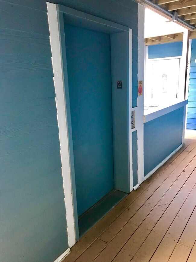 Building Photo - CHIC'S BEACH CXB