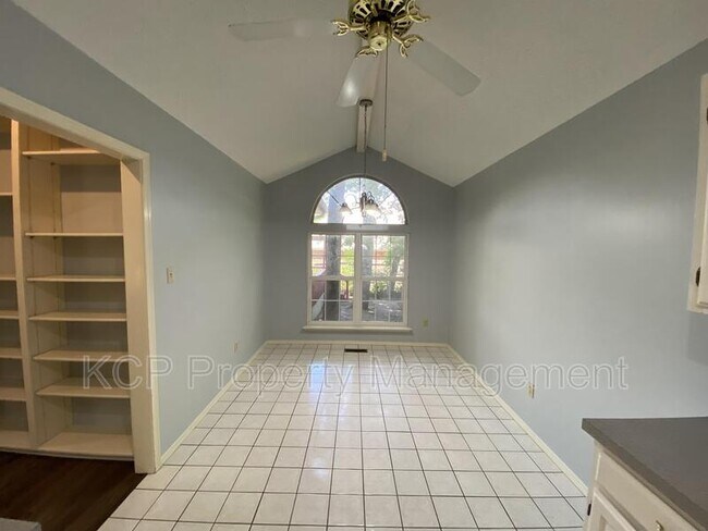Building Photo - 5115 Fern St