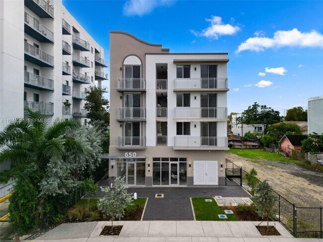 Building Photo - 650 SW 1st St