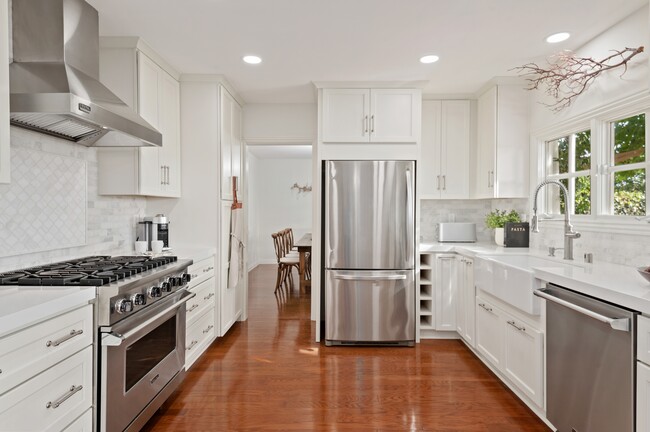 Building Photo - 1476 Crestline Dr