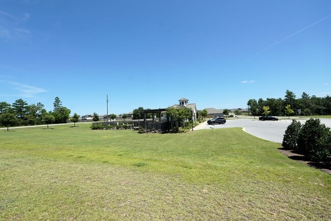 Building Photo - Spacious 5-Bedroom Home in Desirable Crest...