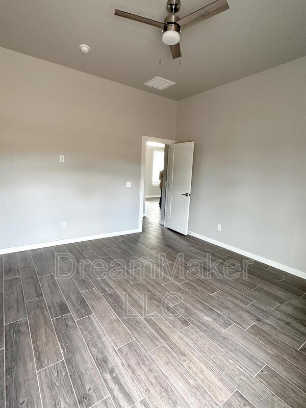 Building Photo - 5329 Red Maple Ave