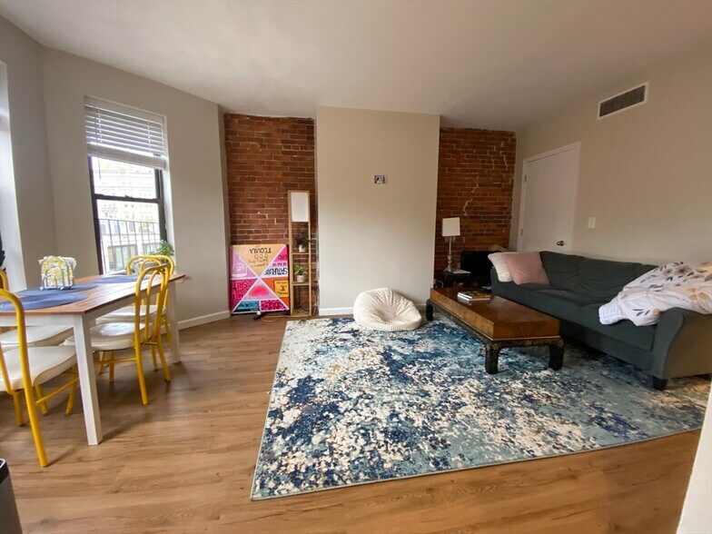 Building Photo - 54 Gainsborough St