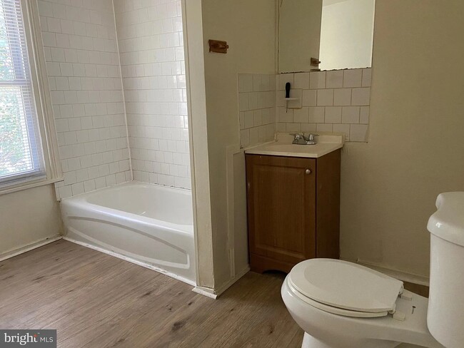 Building Photo - 1857 E Lippincott St