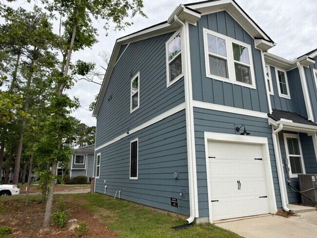 Building Photo - 467 Martins Creek Blvd