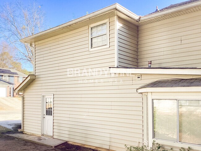 Building Photo - 1890 Corners Cir