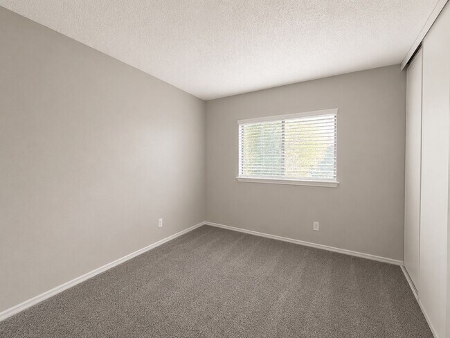Building Photo - Completely updated Ventura beauty with over 2,000 square feet, TWO living areas, and a downstairs...