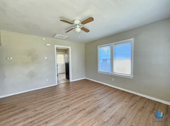 Building Photo - Beautiful 2 Bedrooms 1 Bathroom Home for R...
