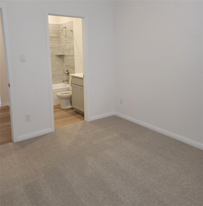 Building Photo - 200 Callahan Lp