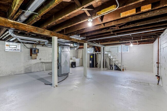 Building Photo - 884 Iglehart Ave