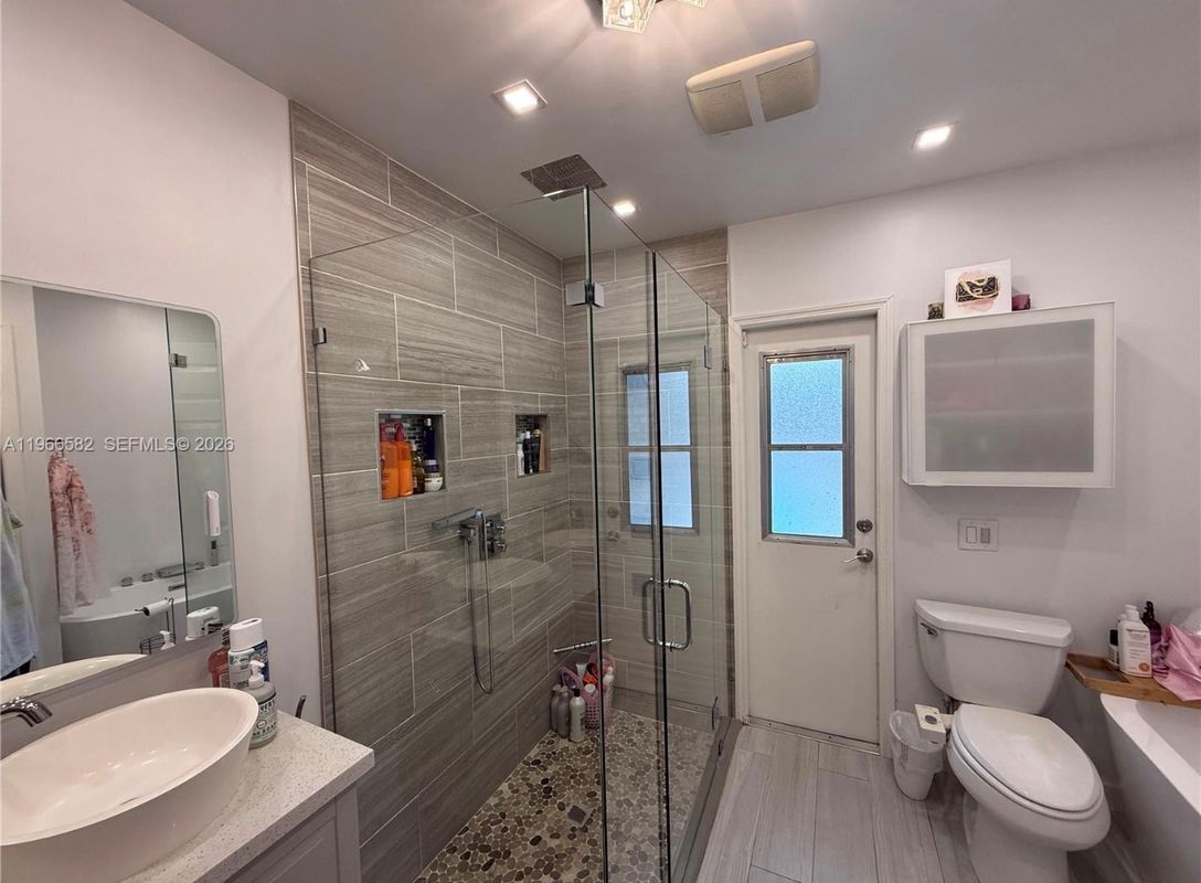 Building Photo - 20888 Sugarloaf Ln