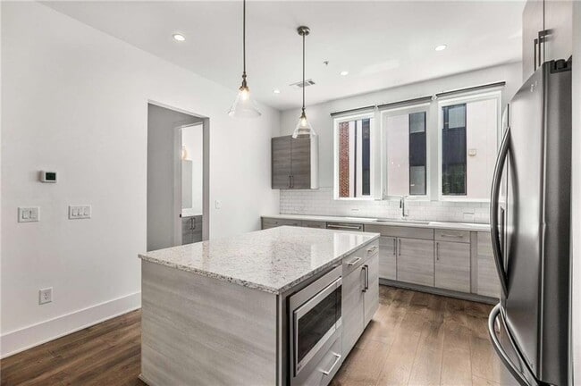 Building Photo - 1225 Chelsea Cir NW