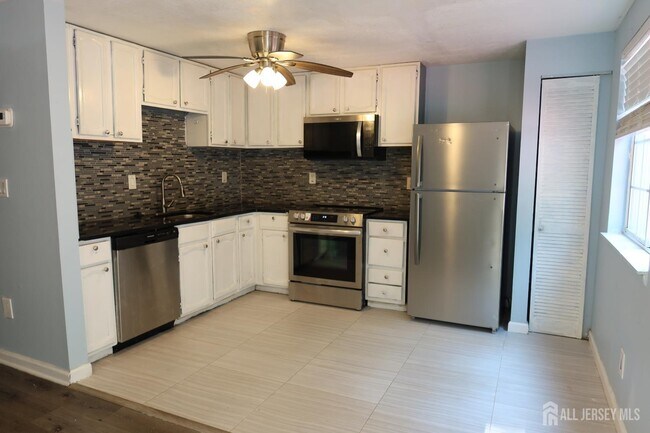 Building Photo - 63 Cottonwood Ct