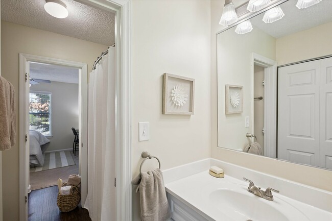 4x2 Bath - Eighteen18