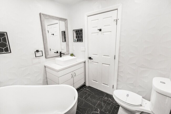 Building Photo - 451 E Lincoln Ave