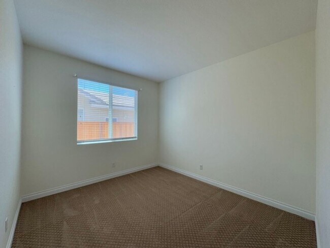 Building Photo - 4 Bedroom Menifee home available now for l...