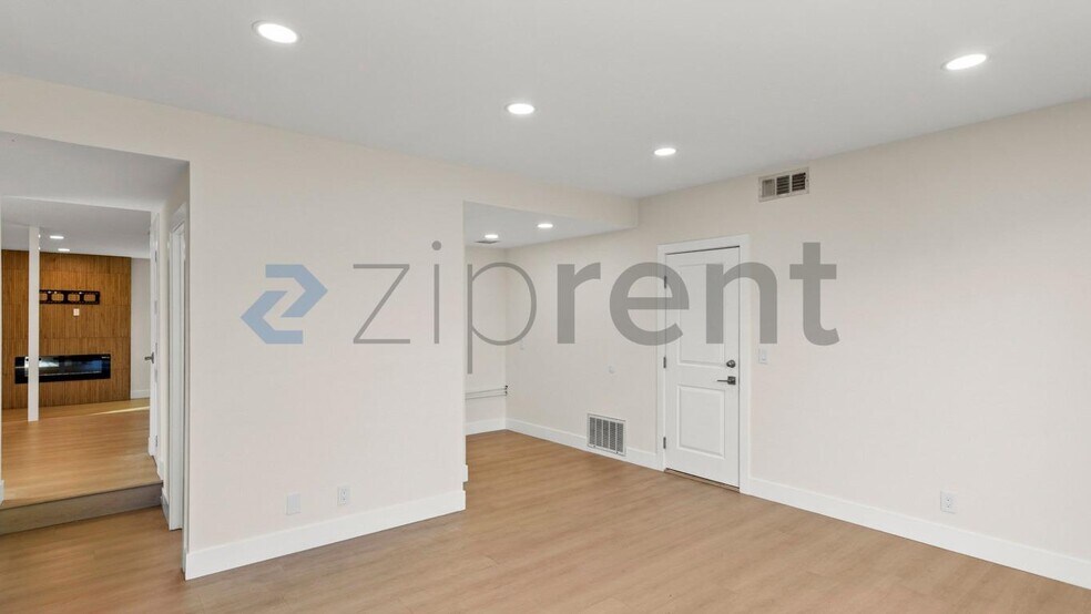 Building Photo - Unit