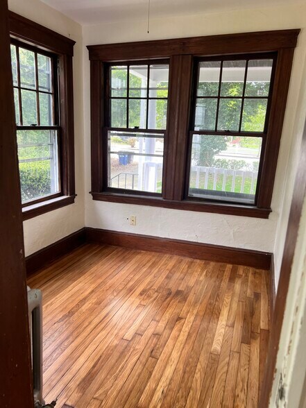 Building Photo - 103 Pleasant St