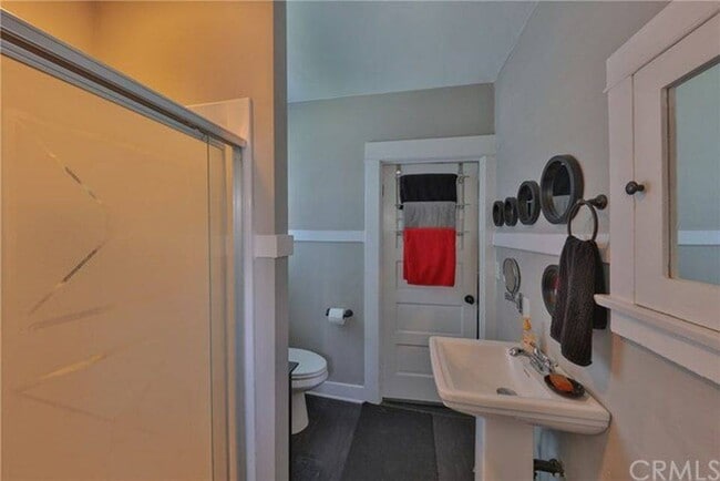 Bath connects to Master bed - 1530 E 5th St