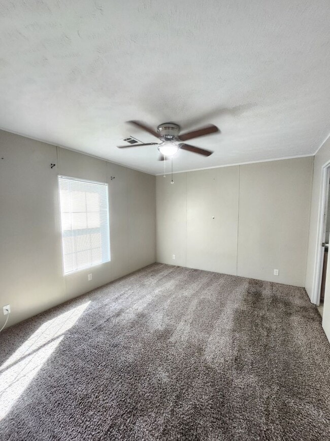 Building Photo - 811 N D St