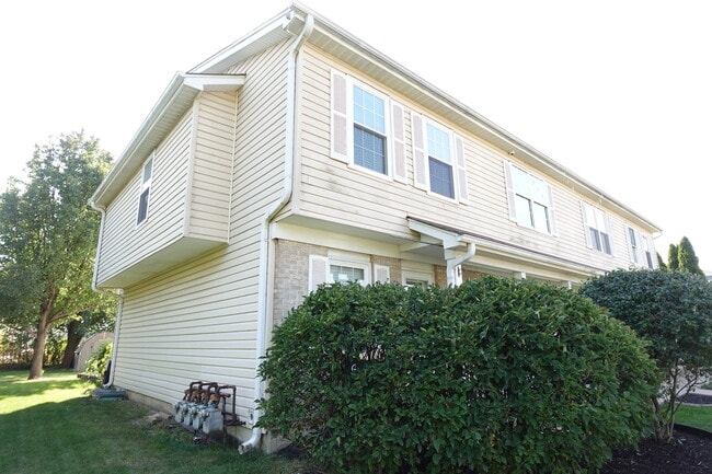Building Photo - 116 Colonial Pkwy