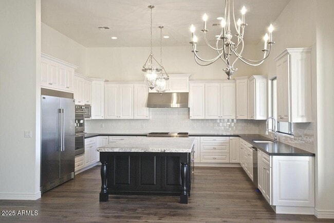 Building Photo - 2836 E Carob Dr